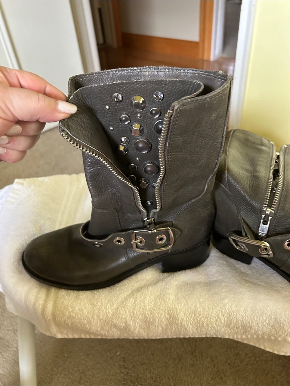 Source Unknown Gray Studded Zip-Front Ankle Boots